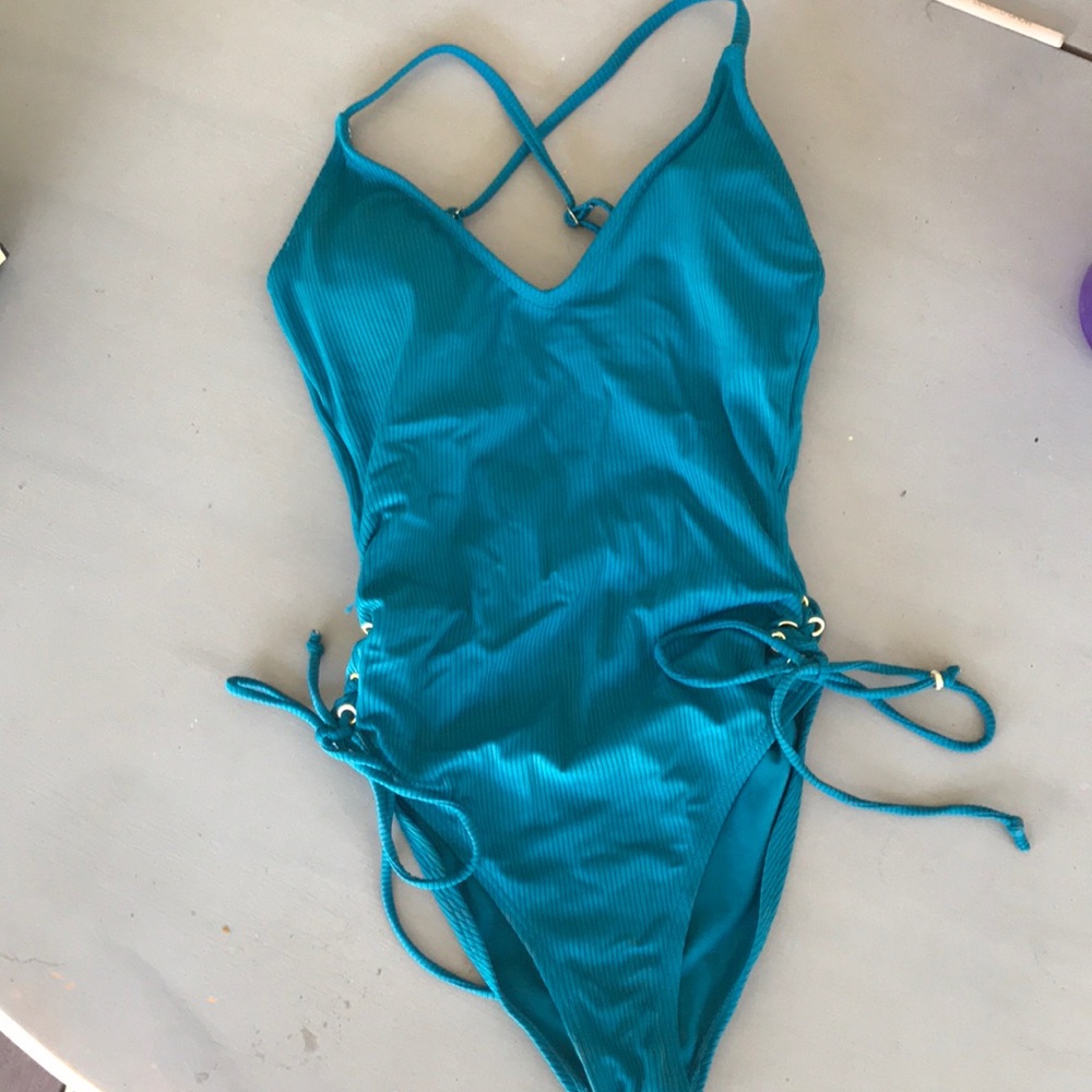 California waves one piece suit size small